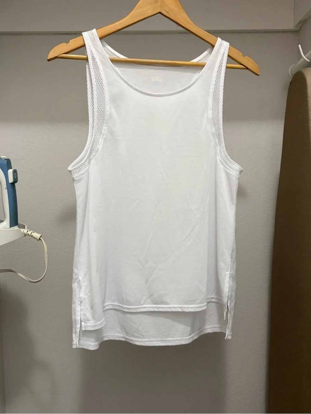 ALO Yoga Ella Mesh Racerback High-Low Tank Top White Size Medium